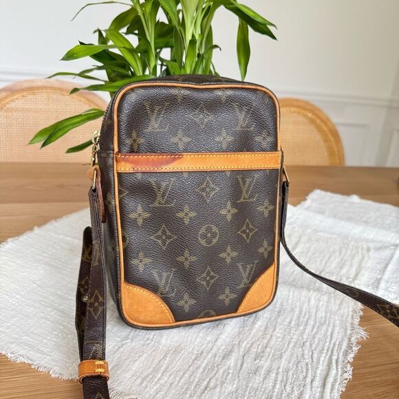 ✅AUTHENTIC✅LOUIS VUITTON DANUBE CROSSBODY BAG - Picture 16 of 16